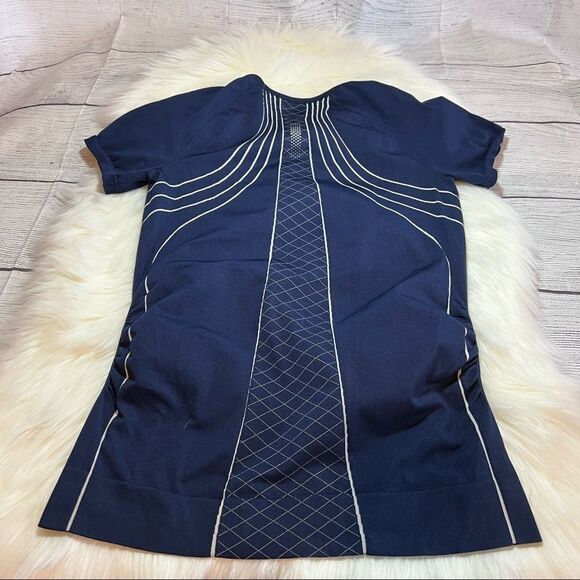 Athleta Finish Fast Line Tee, Navy/White SIZE M       #591287 - Picture 7 of 9